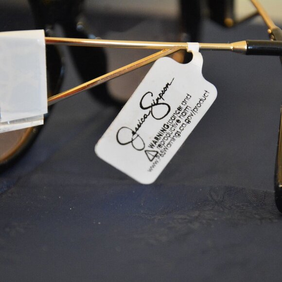 NEW Jessica Simpson Oversized Oval Sunglasses in Black - Picture 6 of 9